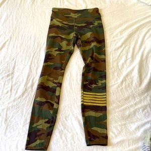 Active camouflaged high- rise Leggings